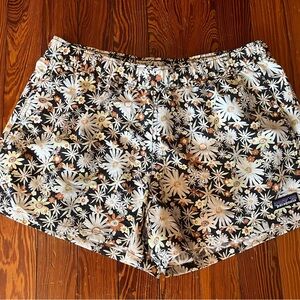 Women’s Patagonia Barely Baggies Shorts, Size small